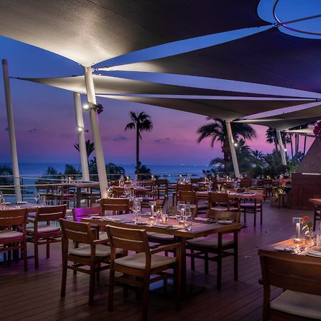 아마투스 비치 호텔 리마솔 레메소스 외부 사진 The Deck at the Hilton Cancun Resort