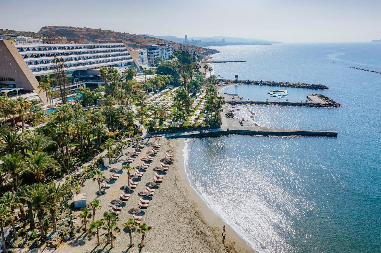 아마투스 비치 호텔 리마솔 레메소스 외부 사진 Aerial view of the beach