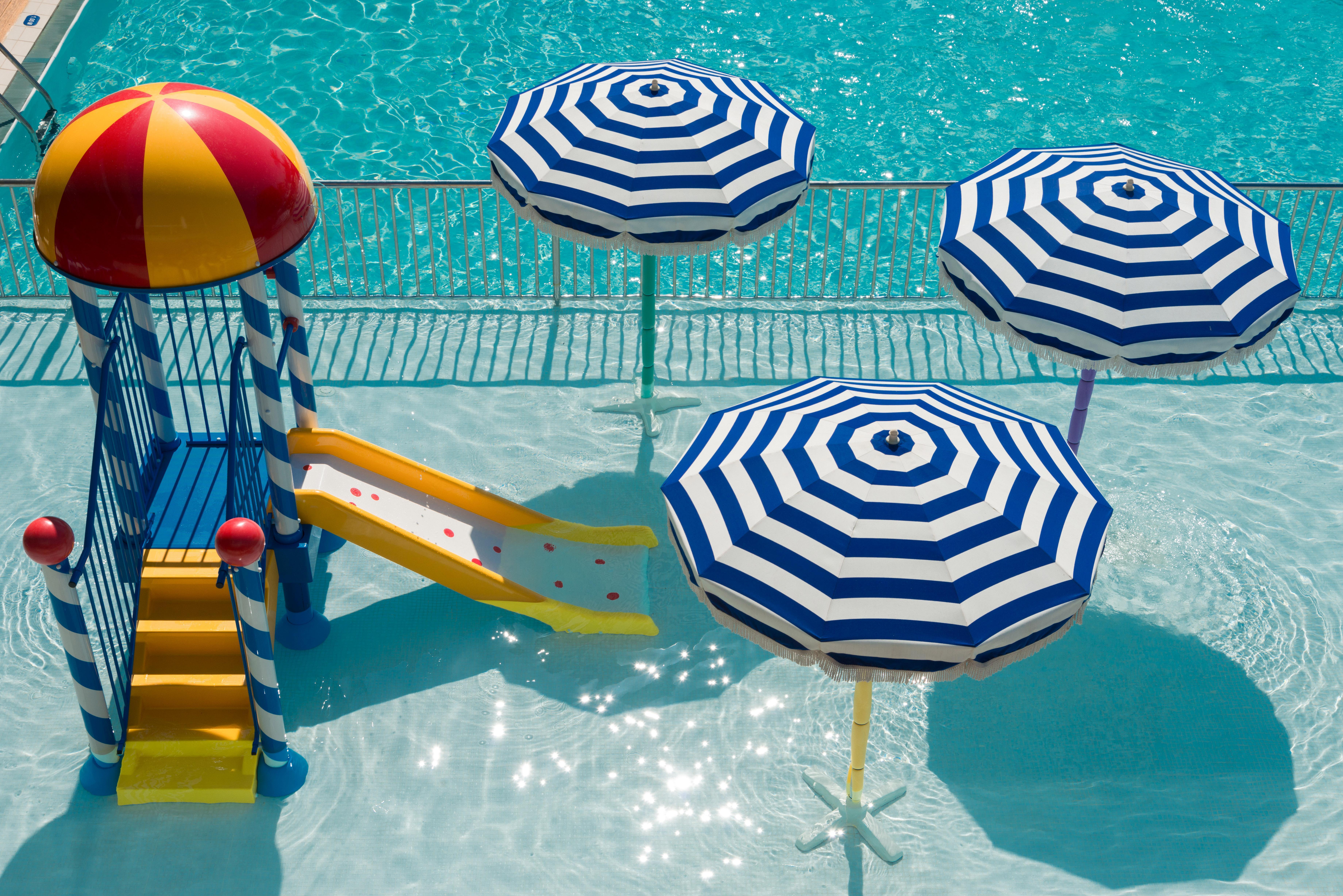아마투스 비치 호텔 리마솔 레메소스 외부 사진 A pool umbrella