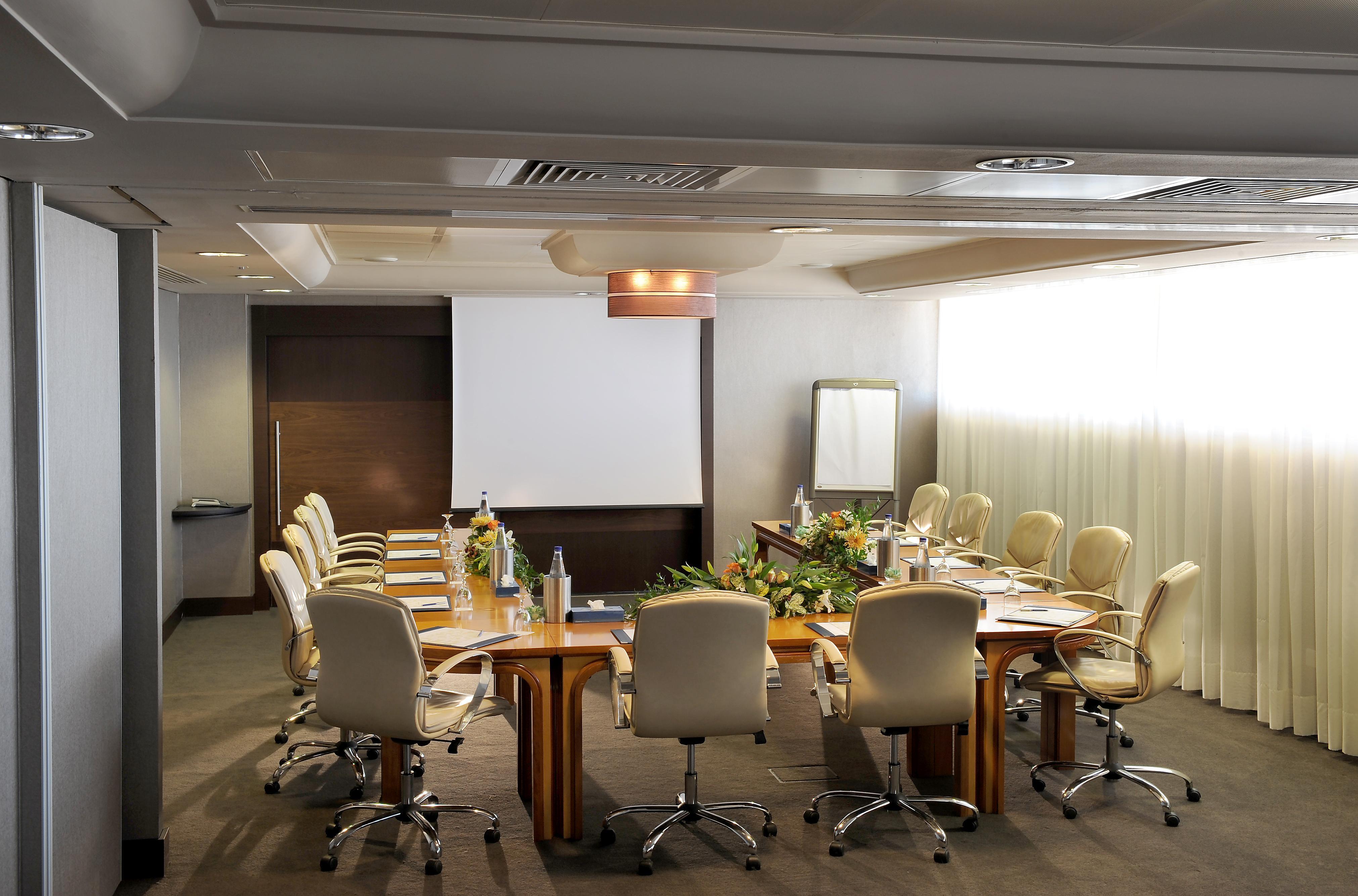 아마투스 비치 호텔 리마솔 레메소스 외부 사진 A meeting room