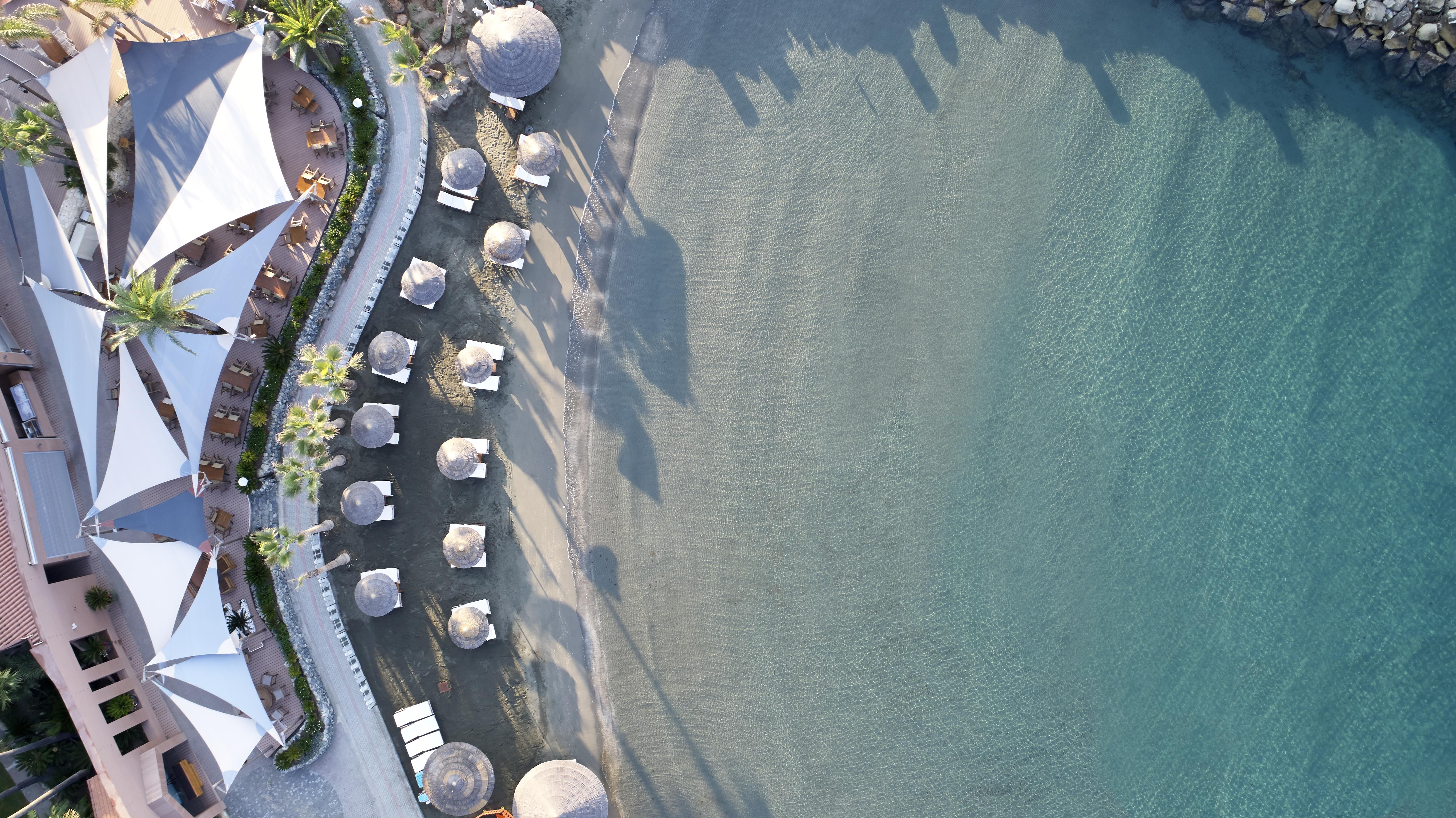 아마투스 비치 호텔 리마솔 레메소스 외부 사진 Aerial view of the beach