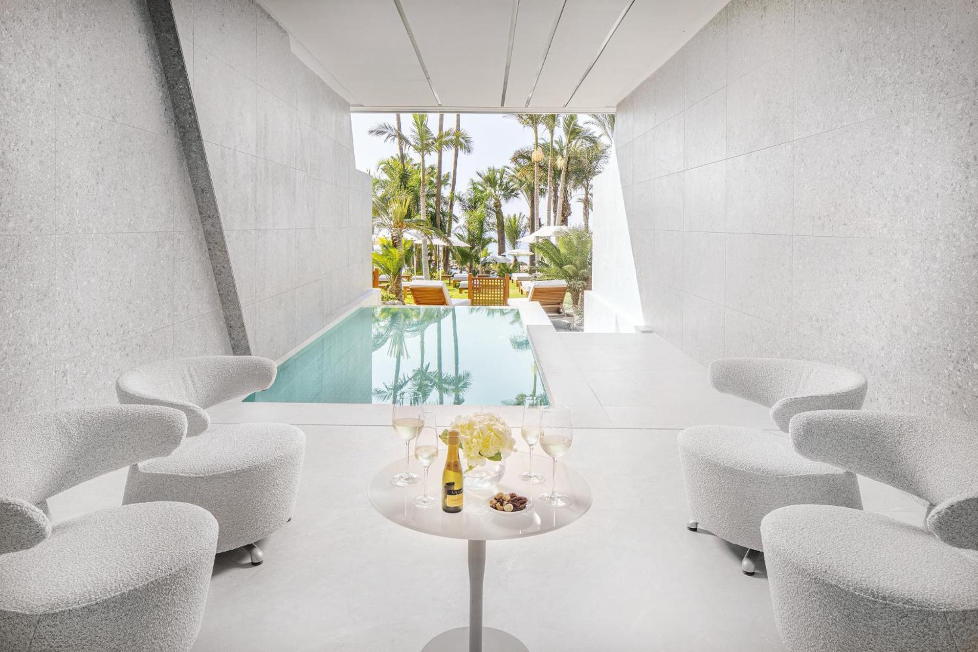 아마투스 비치 호텔 리마솔 레메소스 외부 사진 The interior of the spa